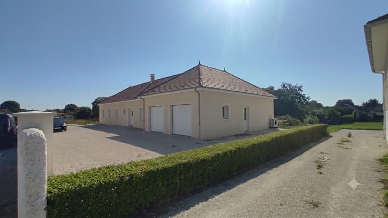 Maison de plain-pied et grand garage à Lusigny-sur-Barse