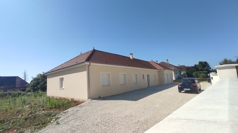 Maison de plain-pied et grand garage à Lusigny-sur-Barse, vue 2