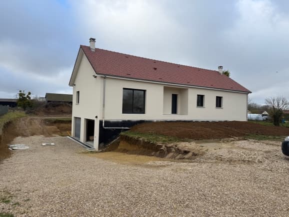 Maison sur sous-sol complet à Molins-sur-Aube