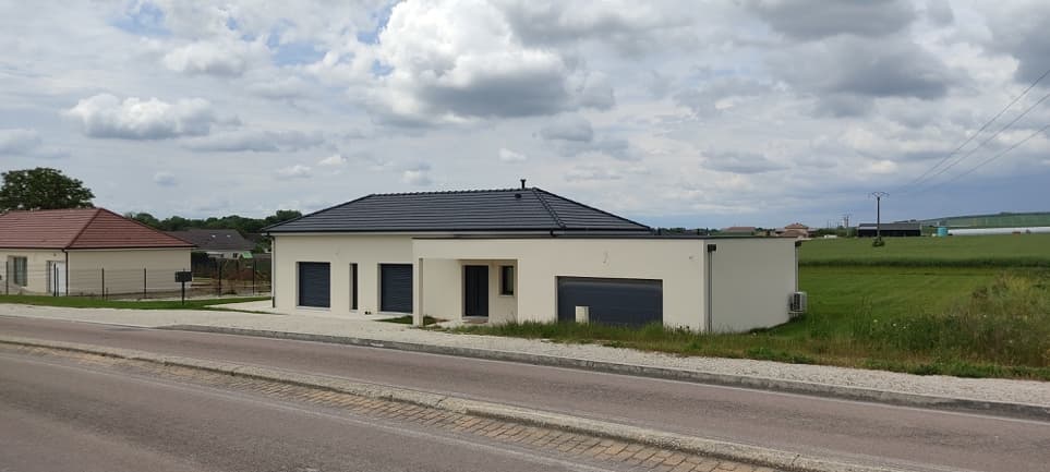 Maison de plain-pied avec garage à Saint-Benoît-sur-Seine