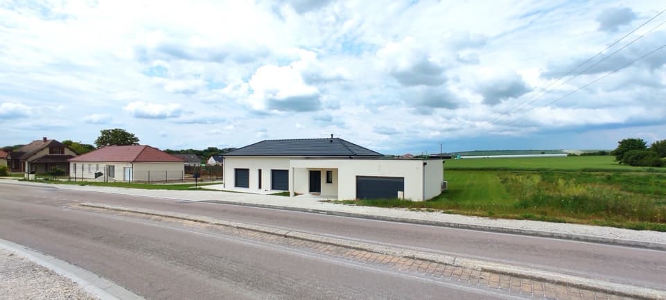 Maison de plain-pied avec garage à Saint-Benoît-sur-Seine, vue 2