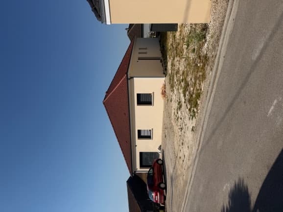 Maison compacte avec garage à Villechétif