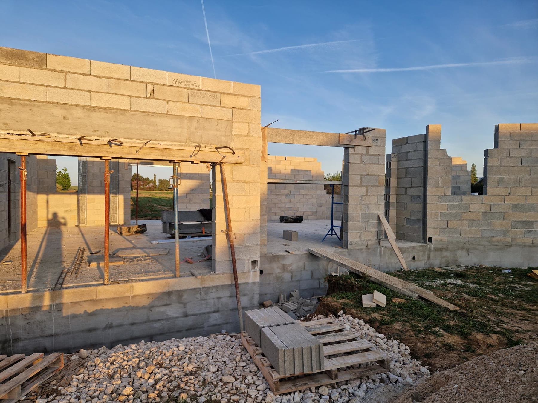 Maison et plancher chauffant à Fontaine-Mâcon