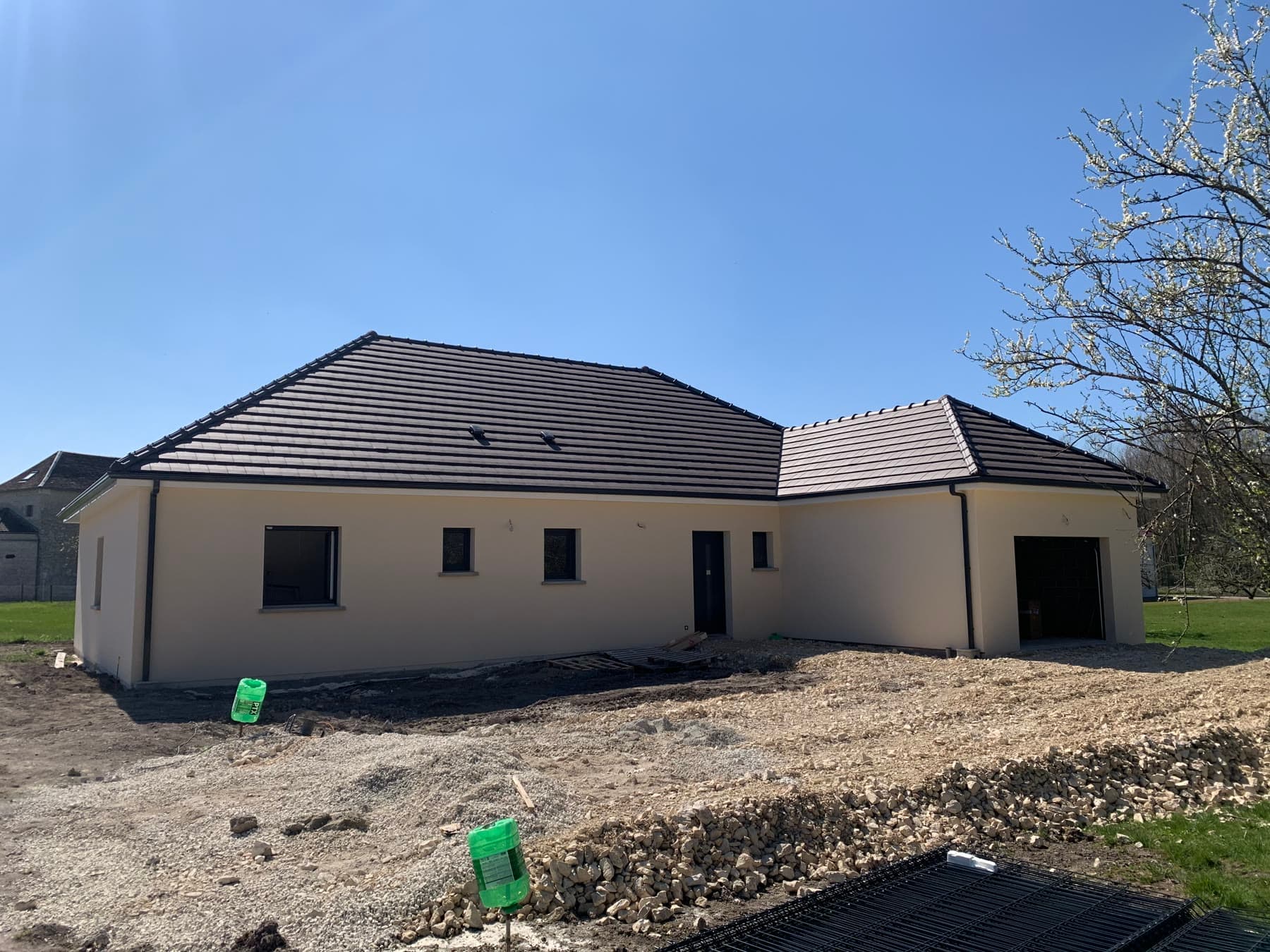 Maison de plain-pied avec garage à Merrey-sur-Arce