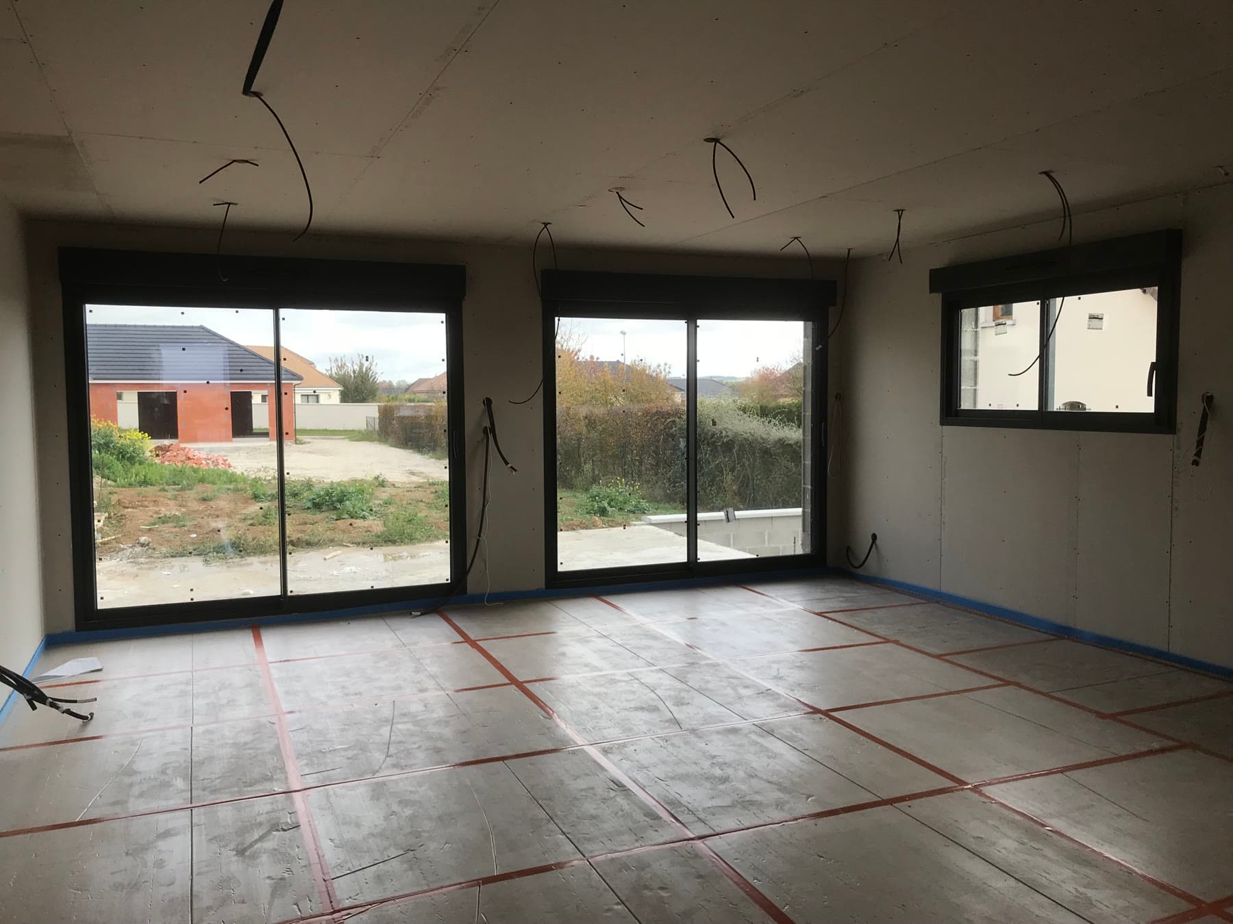 Plâtrerie de la pièce de vie avant les finitions.