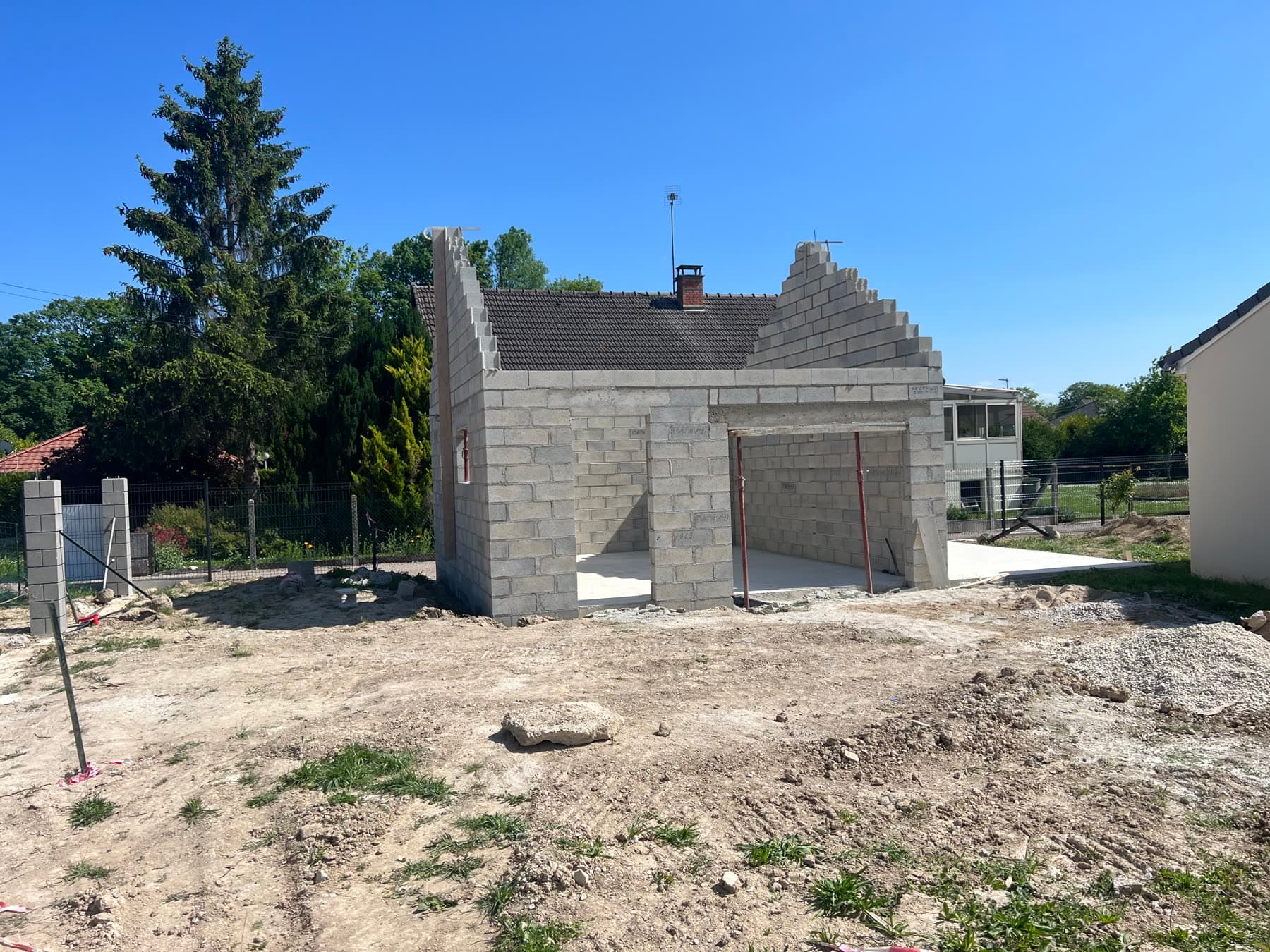 Maçonnerie du garage et création des ouvertures.