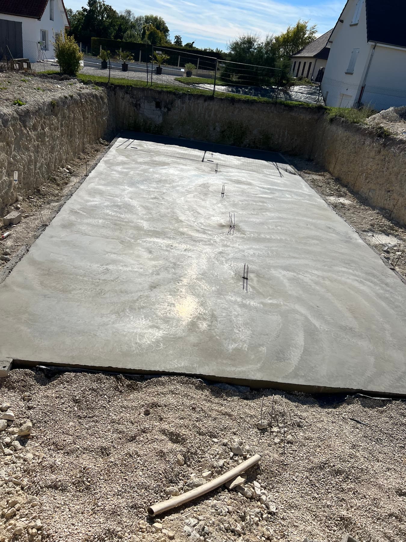 Dallage du sous-sol après la phase de coulage.