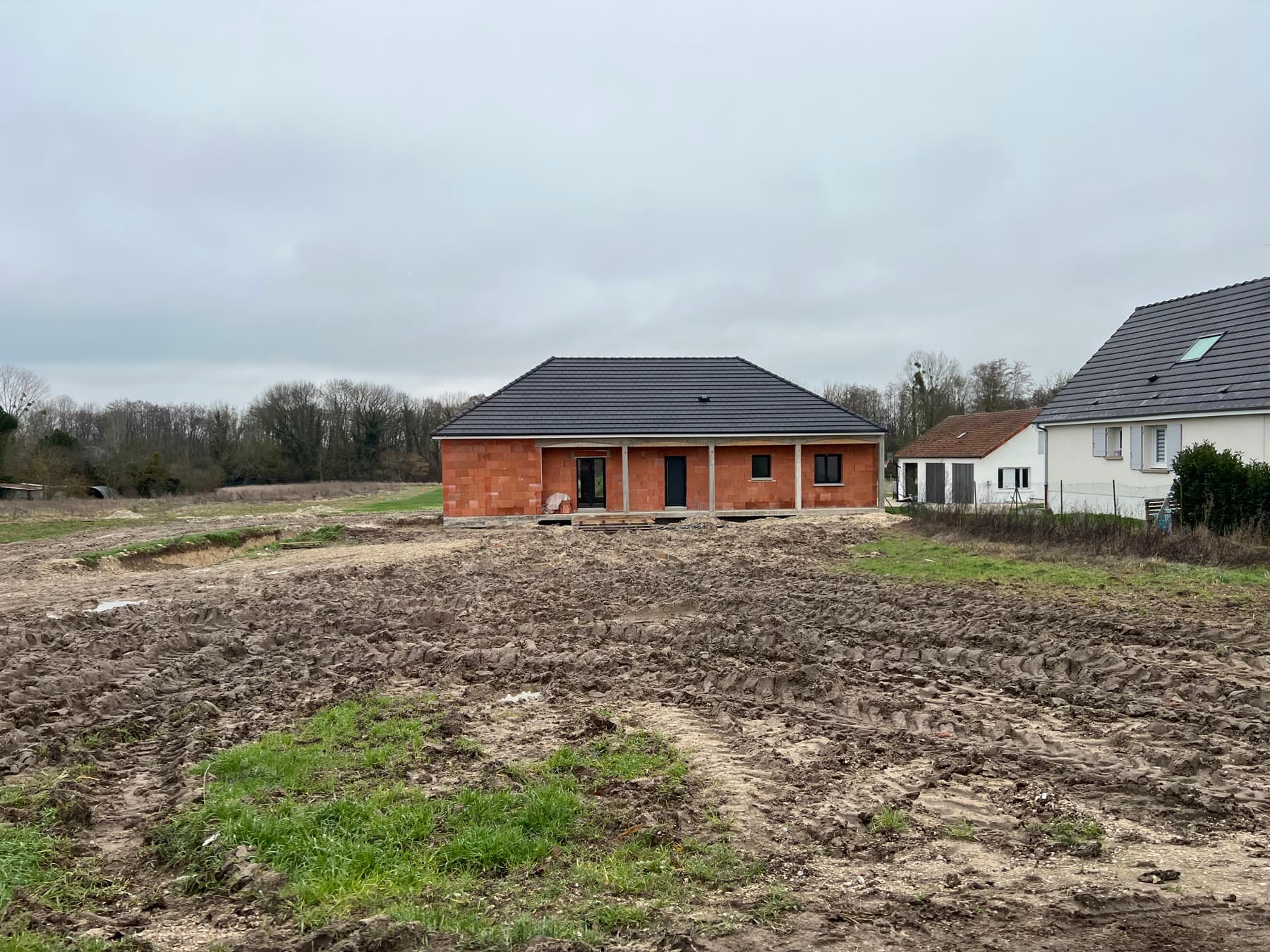 Terrassement, soubassement et maison à Payns