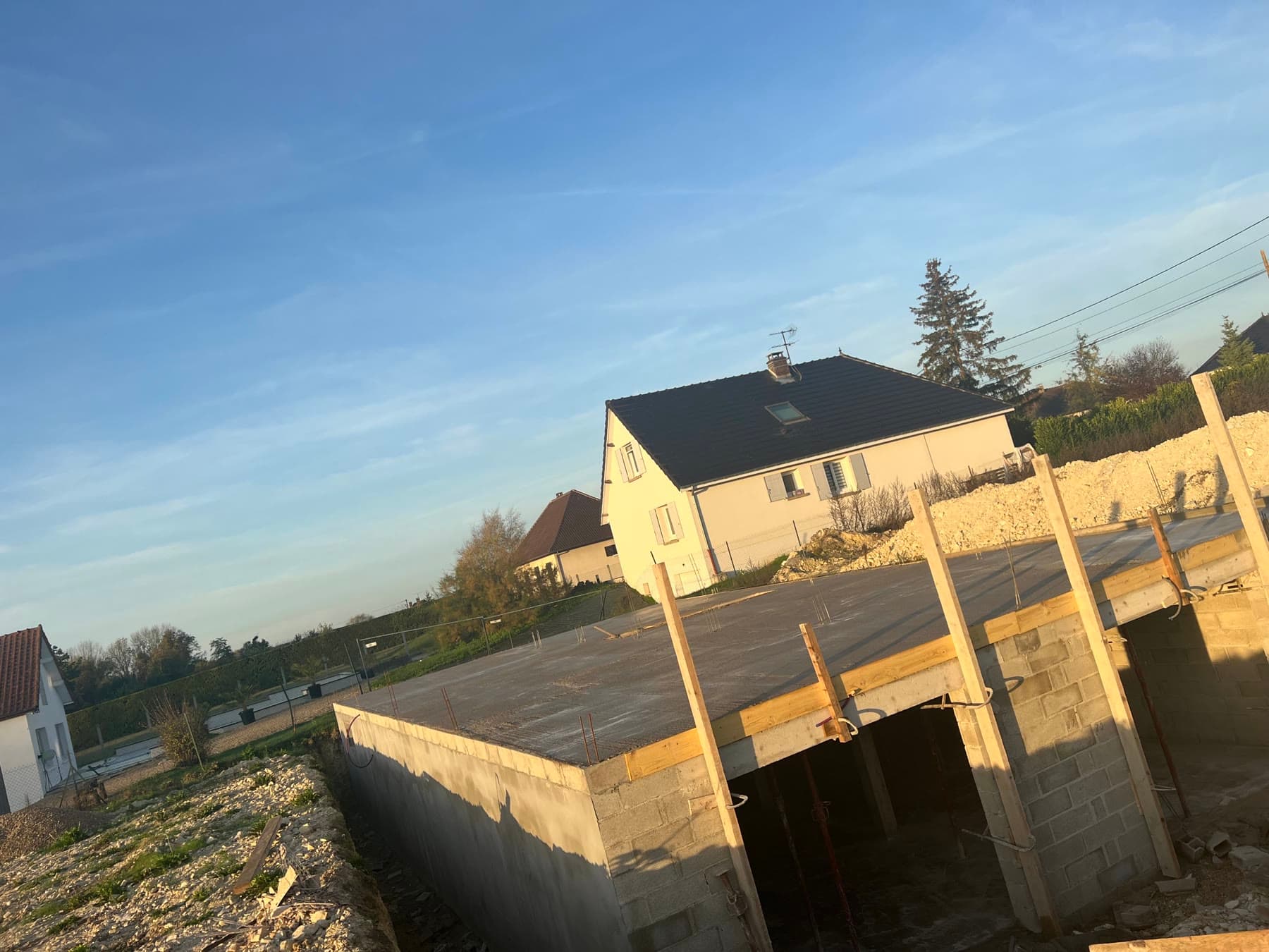 Réalisation du plancher haut au-dessus du sous-sol.