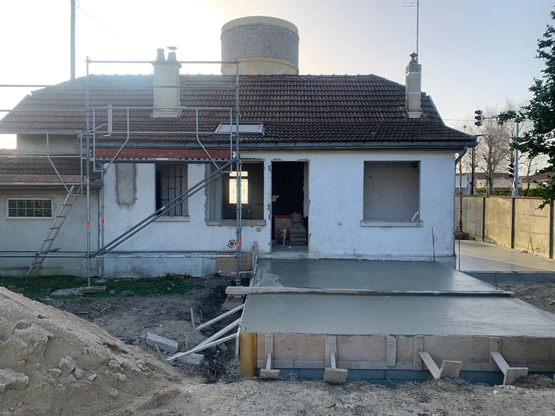 Première phase visible de la reconstruction.