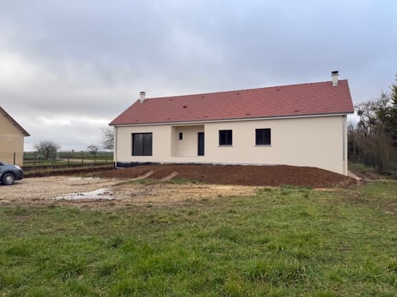 Maison sur sous-sol complet à Molins-sur-Aube, vue 2