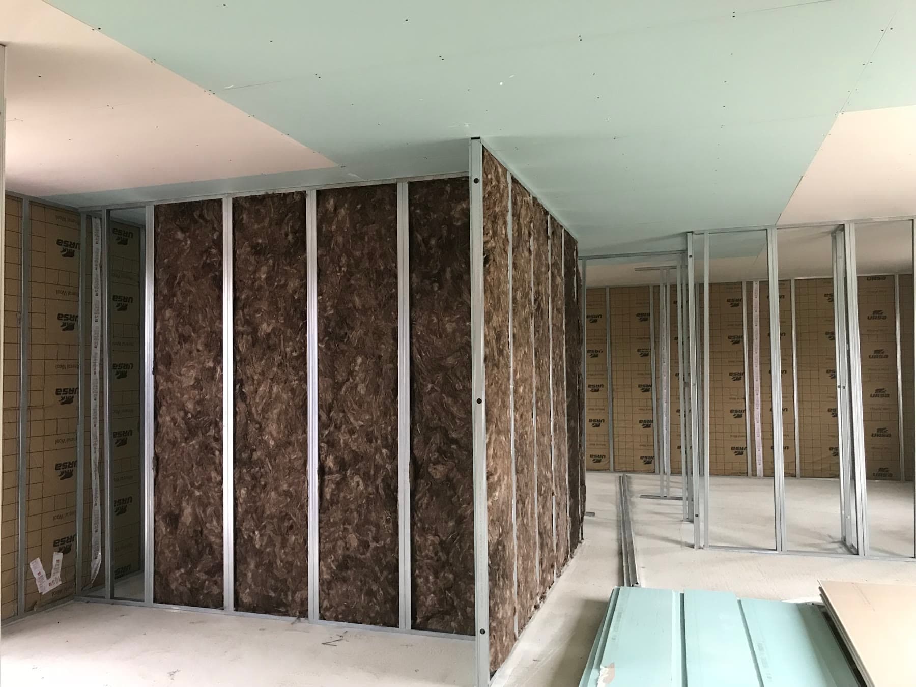 Préparation des doublages et du plafond.