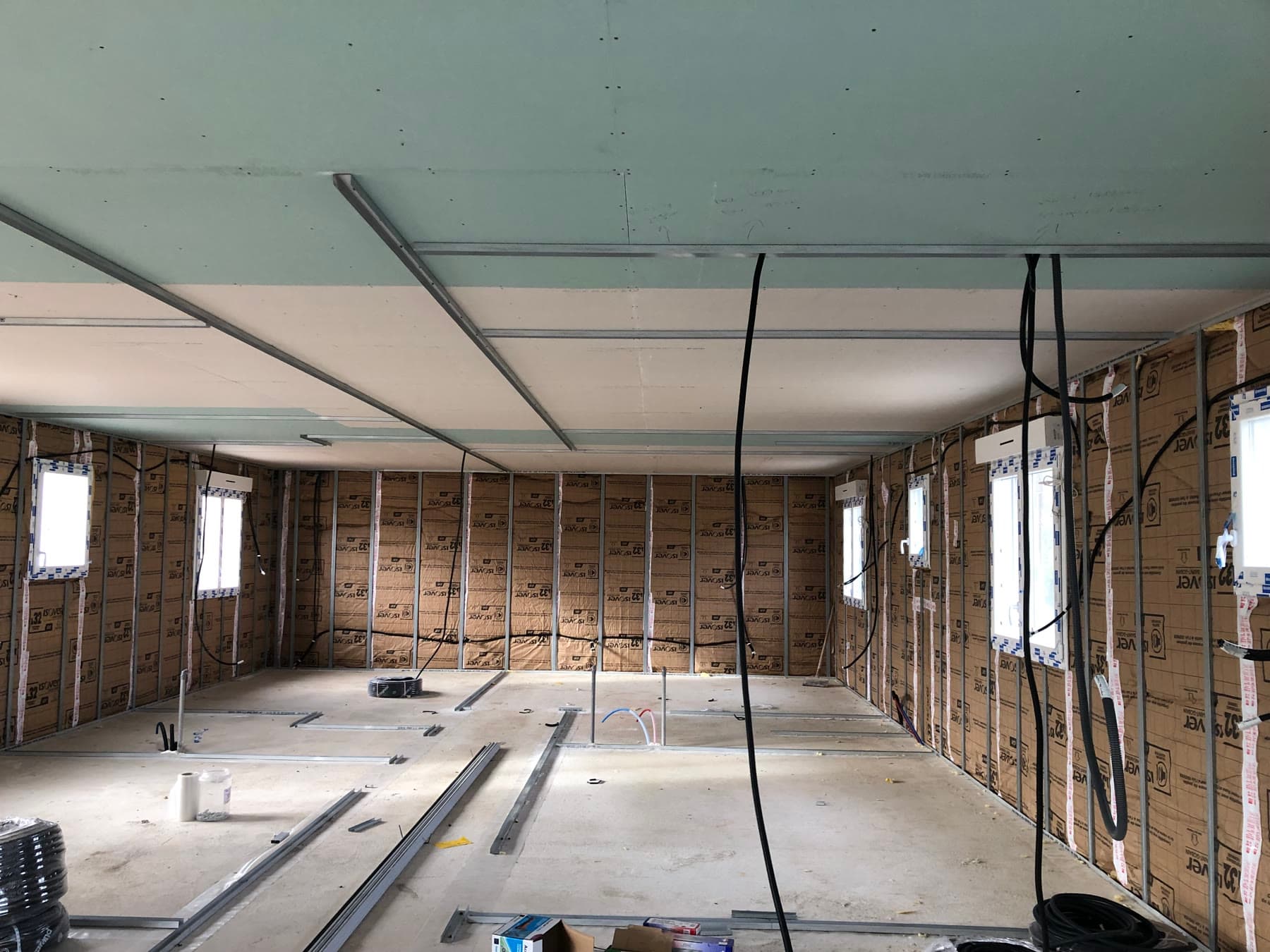 Plafond en cours de fermeture.