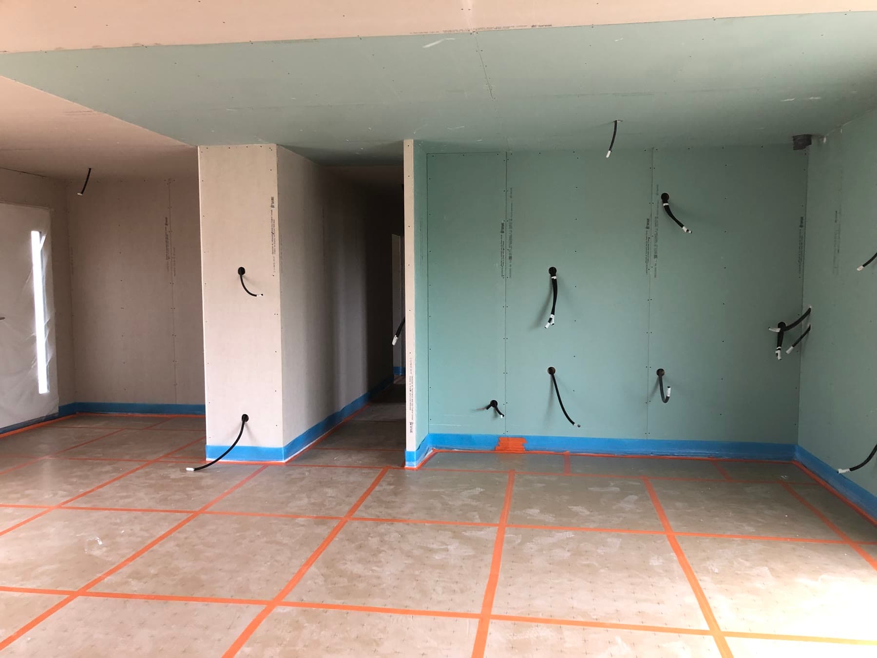 Plâtrerie avant les revêtements.