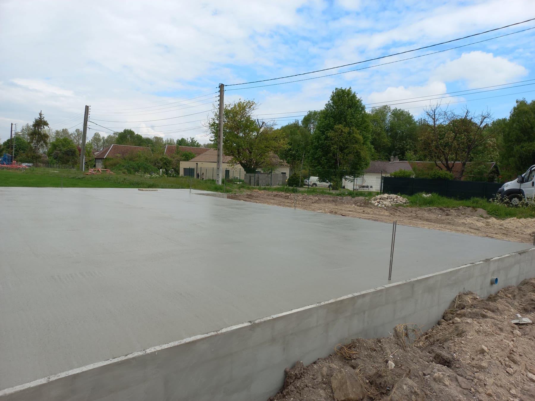 Dallage béton de la maison.