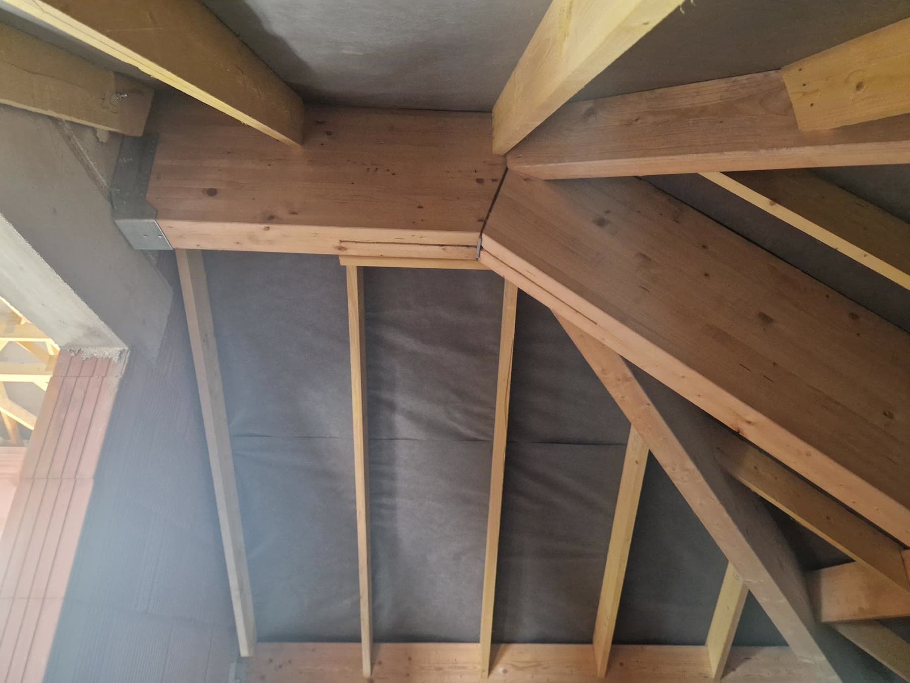 Écran sous toiture vu depuis l’intérieur.