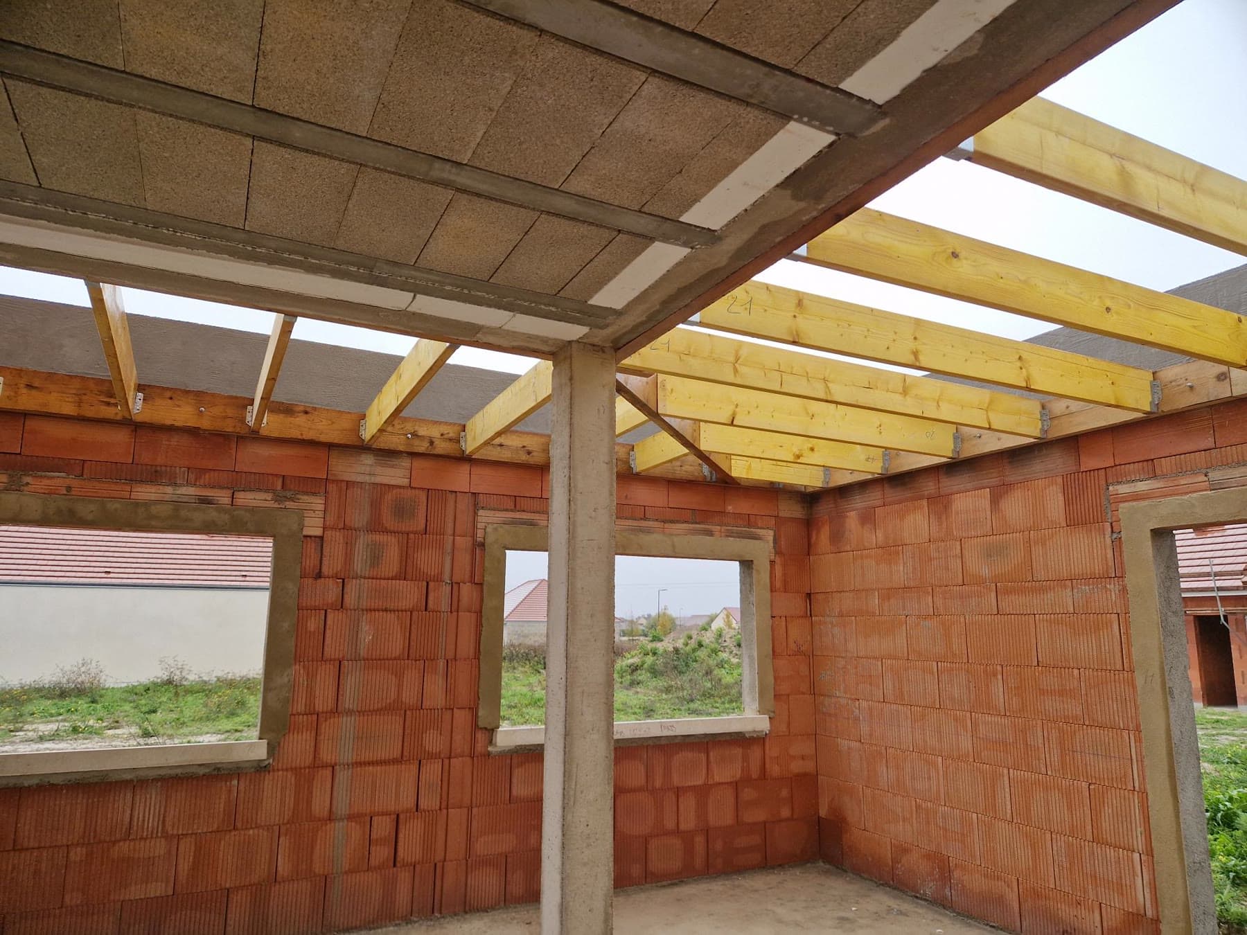 Structure bois du plancher extérieur.