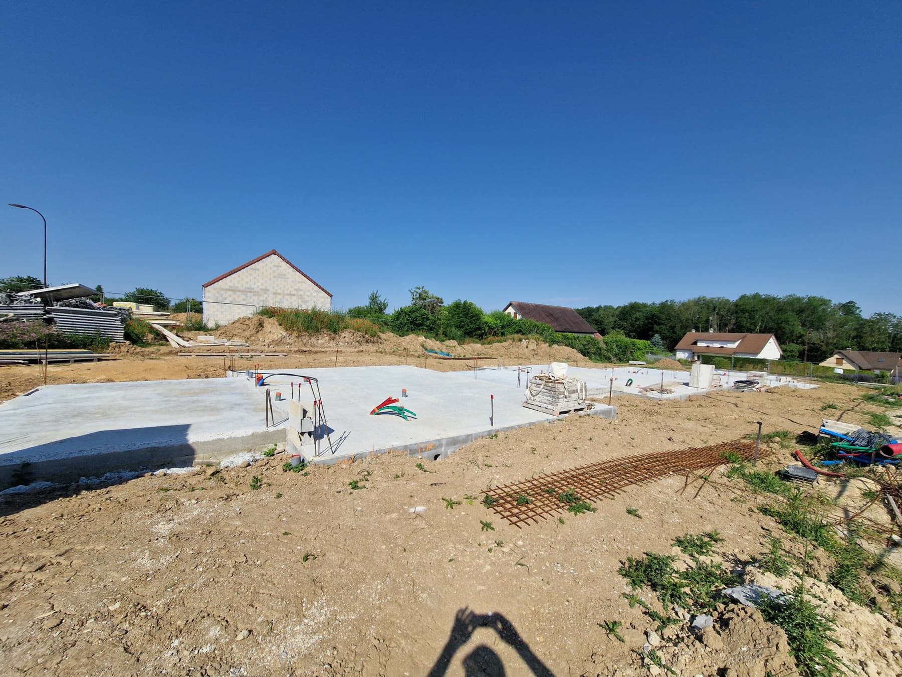 Plancher bas avant l’élévation des murs.