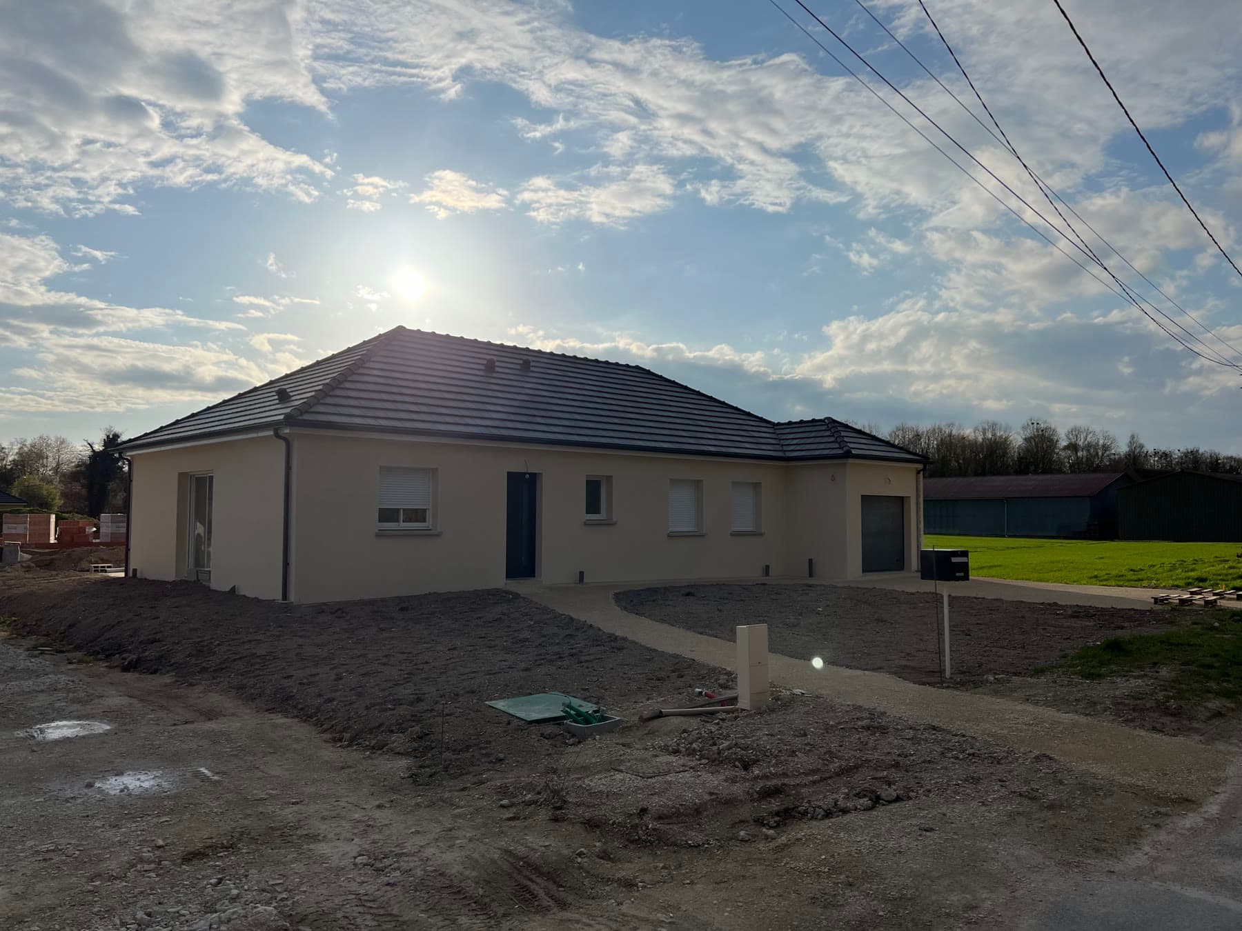 Maison de plain-pied avec garage à Saint-Lyé