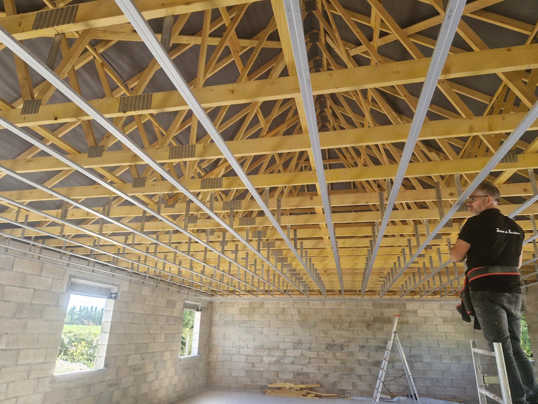 Structure bois vue depuis l’intérieur.