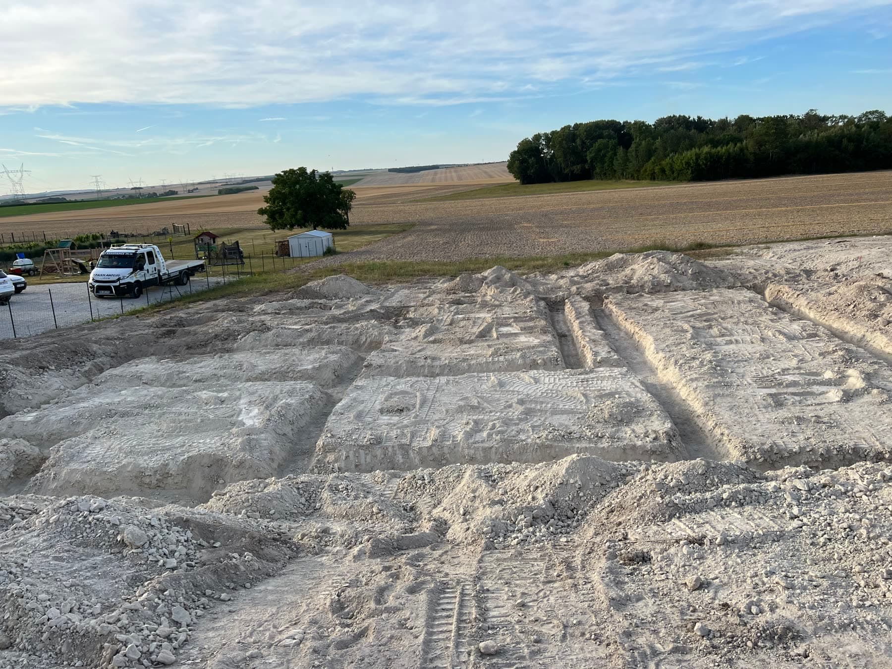 Préparation de la plateforme de la maison avant la dalle.